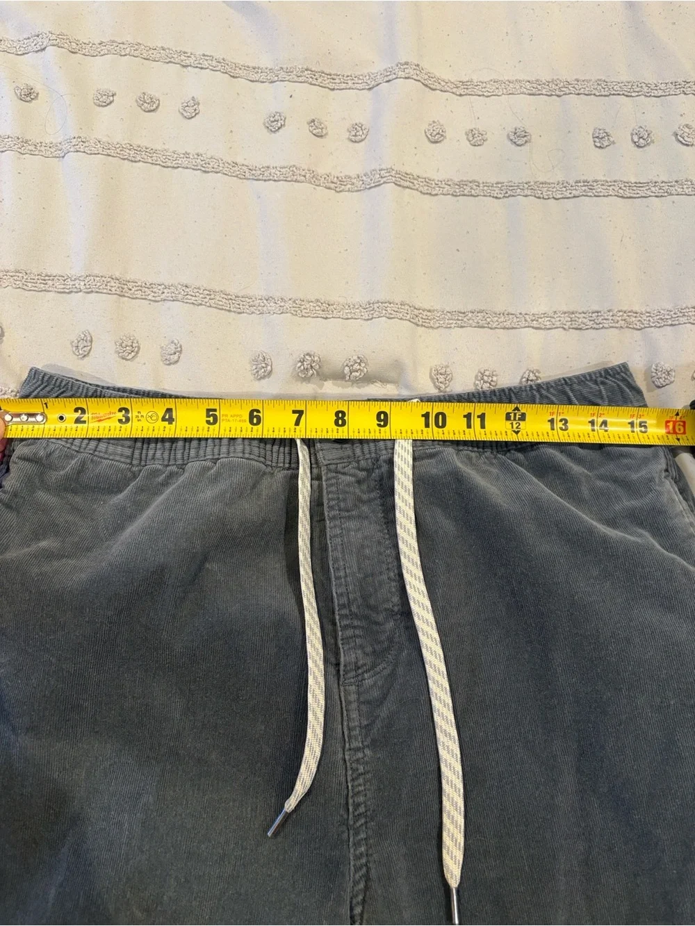 Vuori Optimist Pants Men's Medium Grey Corduroy Performance Comfort Casual